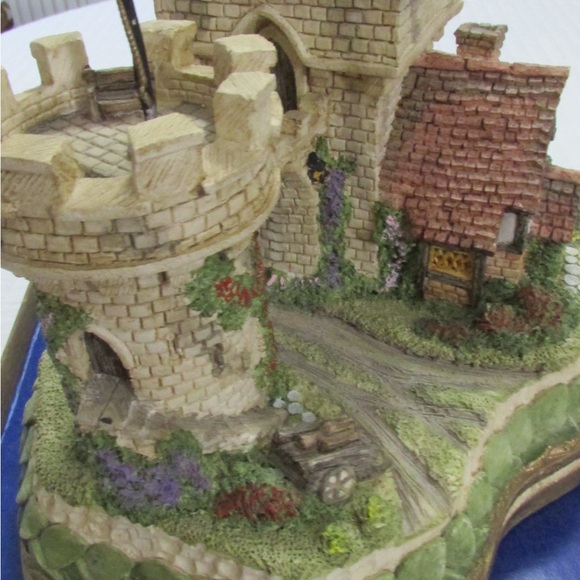 David Winter – The Guardian Gate – Premier. - Picture 3 of 6